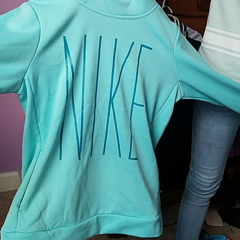 Nike pull over